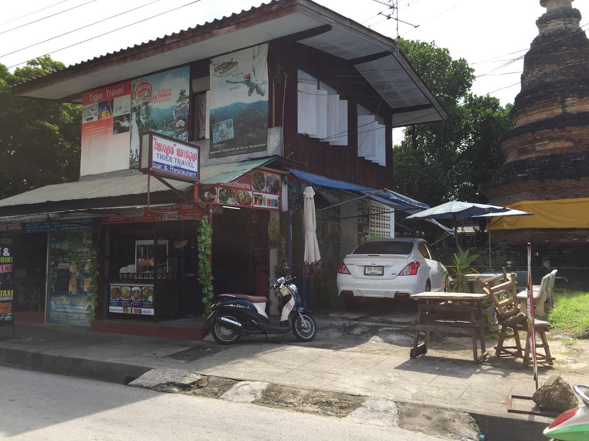 Tiger House Hostel (Adults Only) Chiang Mai Bagian luar foto
