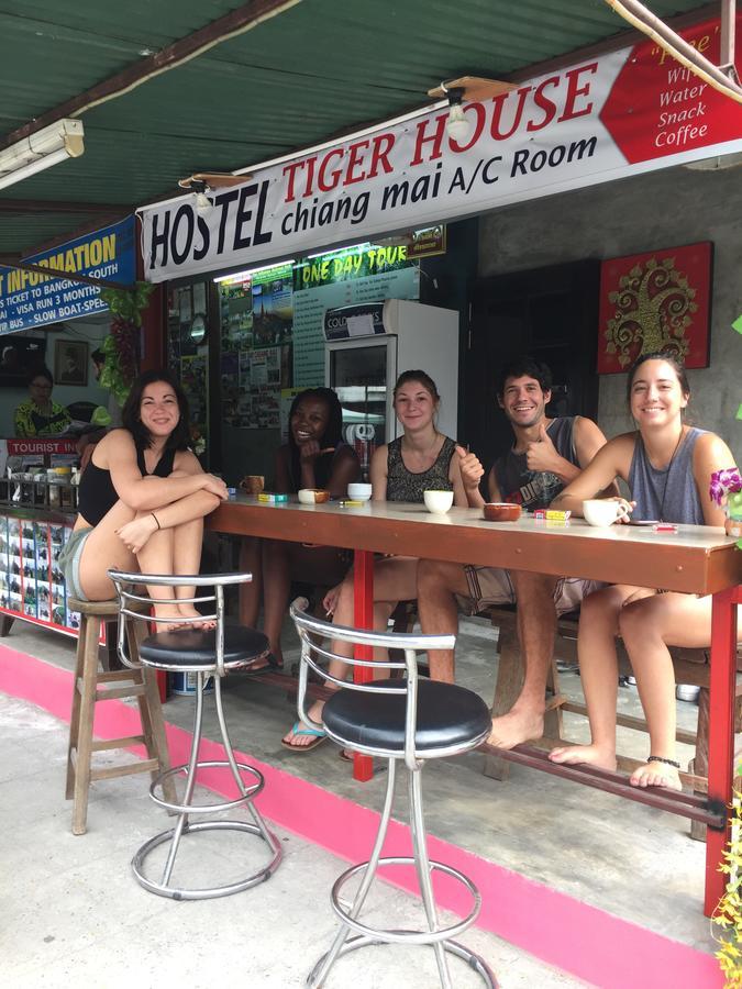Tiger House Hostel (Adults Only) Chiang Mai Bagian luar foto