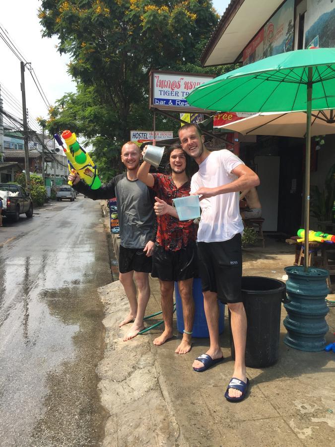 Tiger House Hostel (Adults Only) Chiang Mai Bagian luar foto