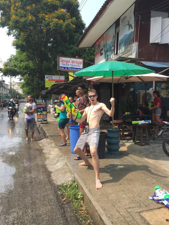 Tiger House Hostel (Adults Only) Chiang Mai Bagian luar foto