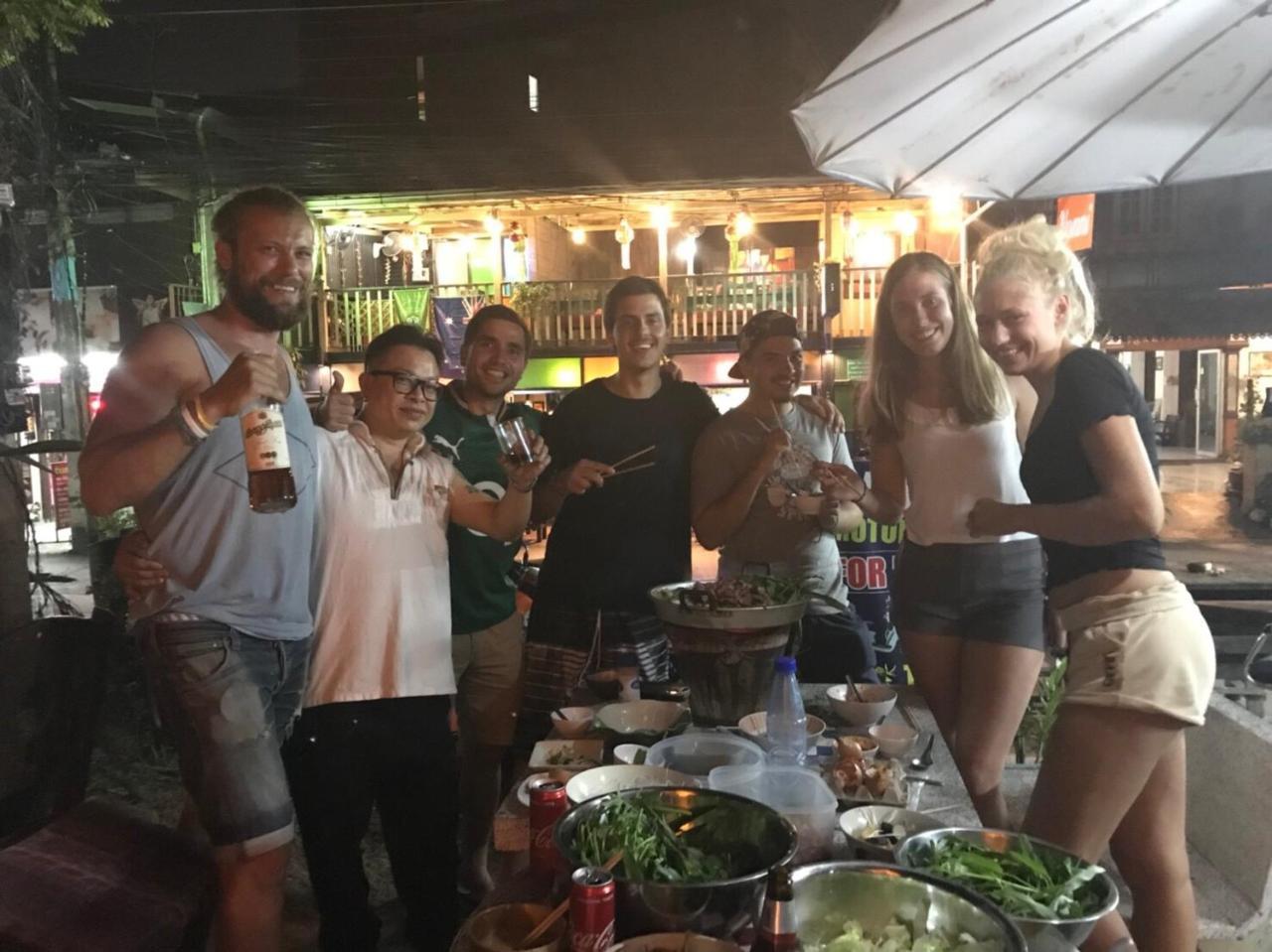 Tiger House Hostel (Adults Only) Chiang Mai Bagian luar foto