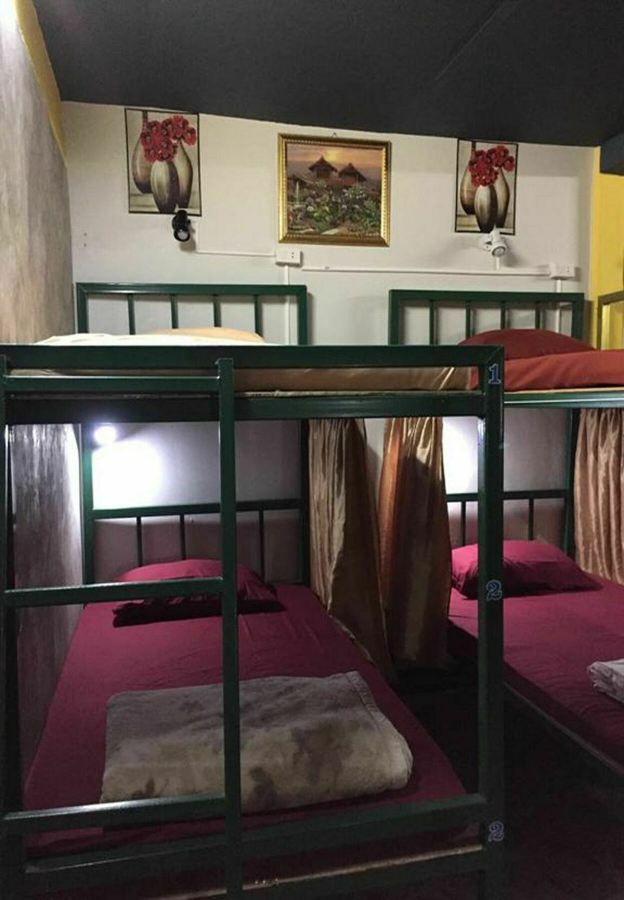 Tiger House Hostel (Adults Only) Chiang Mai Bagian luar foto